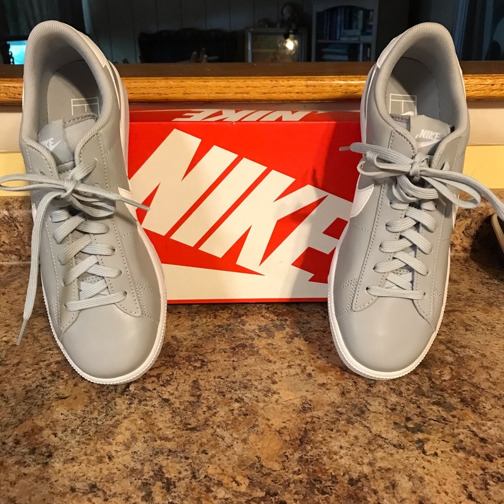 NIB Mens Nike Court Classic Gray Sneakers Size 8